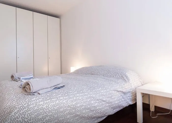 De Lellis Apartment *